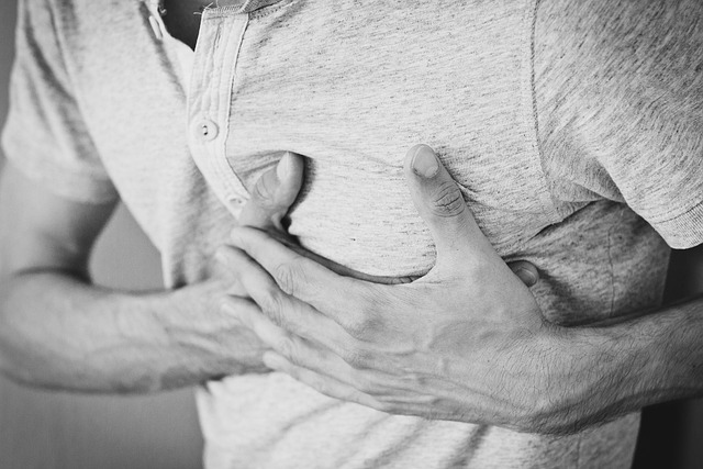 Crise cardiaque dans un restaurant : 3 gestes qui sauvent la vie